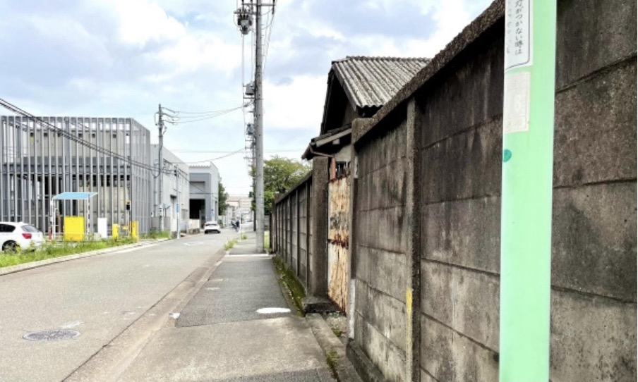 万年塀とは